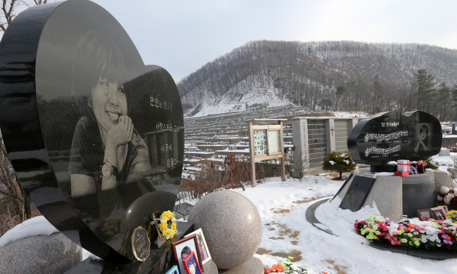 The grave of Choi Jil-sil in Yangpyeong, Gyeonggi Province.   Yonhap News.