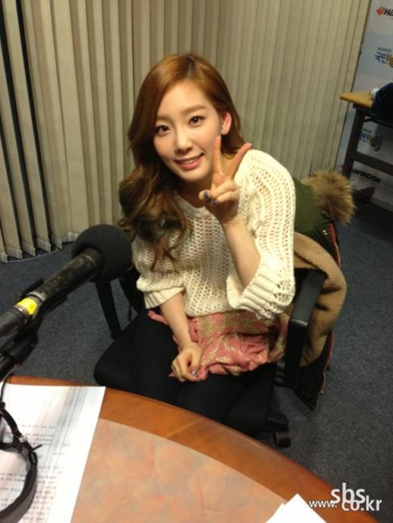 태연(김태연/가수/소녀시대)
소녀시대 멤버 태연이 첫사랑에 대한 아쉬움을 표현했다. 소녀시대 태연, 티파니, 써니, 서현은 지난 18일 SBS라디오 파워F ‘정선희의 오늘 같은 밤’에 출...연은 “요즘 부쩍 사랑이 고프다”며 ‘첫사랑의 추억이 담긴 노래’라는 주제 토크를 통해 첫사랑 스토리를 공개했다.