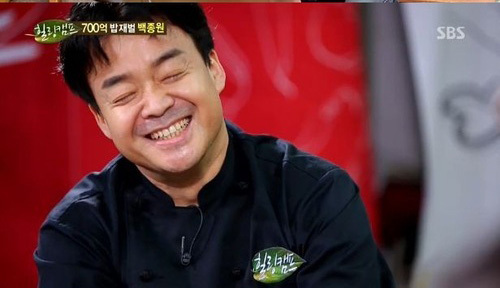 백종원(기업인/더본코리아 대표)
더본코리아 백종원 대표가 지난해 매출에 관해 이야기해 눈길을 끌었다. 백종원 대표는 21일 오후 방송된 SBS ‘힐링캠프-기쁘지 아니한가’에서 “국내 매장 4...사는 반은 남는다’는 속설이 있는데 요즘은 전혀 그렇지 않다”며 “1호 가게인 쌈밥집은 17억 원의 빚을 남기기도 했다”고 덧붙여 눈길을 끌었다.