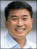 남민우(기업인/다산네트웍스 대표)
남민우(51·사진) 현 벤처기업협회 공동회장이 차기 단독회장으로 추대됐다. 벤처기업협회는 서울 르네상스호텔에서 이사회를 열고 남 공동회장(다산네트웍스 대표)을 단독회장으로 추대했다고 22일 밝혔다. 회장 추대는 다음달 19일 정기총회에서 결정된다.