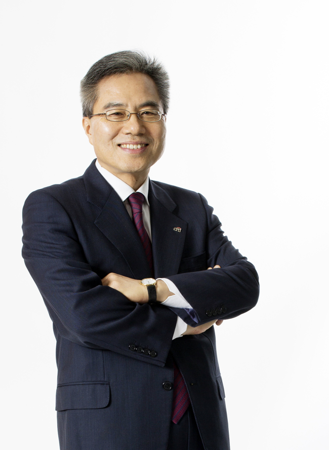 하영구(금융인/한국씨티은행장)
하영구 한국씨티은행장은 지난해에 이어 올해의 경영환경도 쉽지 않을 것이라고 진단했다. 특히... 행장은 22일 헤럴드경제와의 신년인터뷰에서 이 같은 난국을 헤쳐갈 방책으로 ‘차별화된 한국씨티 Style(스타일)’의 구축을 강조했다.