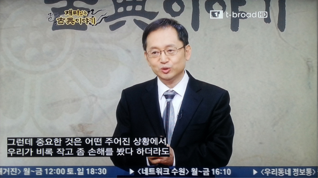 이상윤(기업인/티브로드 대표이사)
국내 최대 케이블TV 방송사 티브로드(대표이사 이상윤)가 올 1월부터 SO업계 최초로 청각장애인을 위한 지역채널 자막방송 서비스를 개시했다. 이에 따라 올해부터는 티브로드 전 ..., 올 연말까지 지역채널 주요 프로그램으로 단계적으로 확대 편성할 계획이다.