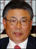 박맹우(울산시장)
금년 하반기에 울산시(시장 박맹우·사진)에서 세계 최초로 모바일 후불 교통카드 서비스가 도입될 예정이다. 울산시, 방송통신위원회, 국토해양부는 22일 ... 예정이다. 울산시 관계자는 “올해에는 세계 최초로 ‘모바일 후불 교통카드 서비스’를 도입하게 되어 대중교통 이용 시민들에게 보다 다양한 결제수단 제공으로 교통카드 이용활성화를 ...