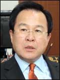 김학규(용인시장)
용인시(시장 김학규·사진)는 시에서 추진하는 주요 사업현장에서 관계 전문가, 현장 관계자, 지역주민 등 각계각층의 의견을 적극적으로 수렴하는 ‘함께하는 생생현장회의’를 열 계획이라고 22일 밝혔다. ‘함께하는 생생현장회의’는 회의실에서 벗어나 심층 토론형식의 참여형 현장회의를 운영, 시정현안을 공유하고 전문가 등과 함께 발전방안...