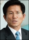 김문수(경기도지사)
경기도(지사 김문수·사진)는 경력단절여성과 여대생 취업 지원을 강화하여 2013년 2만여개의 여성일자리를 만들기 위해 국·도비 56억원을 투자한다고 22... 그 외 여대생커리어개발과 장애여성 등을 위한 맞춤형 훈련 등을 함께 추진한다.