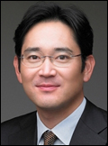 이재용(기업인/삼성전자 부회장)
삼성전자 부회장의 아들 이 모 군(13)이 서울 강북구의 영훈국제중에 사회적배려대상자(사배자) 전형으로 합격한 사실이 알려지면서 네티즌들이 갑론을박을 벌이...3배수를 뽑은 후 공개 추첨으로 최종합격자를 선발하지만, 사배자 전형은 서류 심사만으로 입학전형위원회가 최종합격자를 선발한다.
