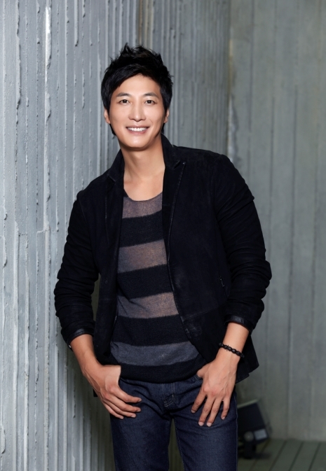 정성운(배우)
배우 정성운이 종합편성채널 JTBC의 주말 특별기획 드라마 ‘궁중잔혹사-꽃들의 전쟁’(이하 ‘꽃들의 전쟁’)에 주인공으로 캐스팅됐다. 정성운 소속사 스타우스엔터테인먼트는 1월 22일 “정성운이 50부작 대하 사극 ‘꽃들의 전쟁’에 소현세자 역으로 출연한다”고 밝혔다.