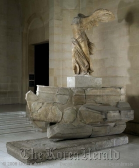 “Winged Victory of Samothrace.”   Muse du Louvre