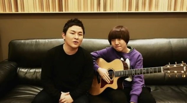 Singer Huh Gak and Yoo Seung-woo. (YouTube/Cube Entertainment)