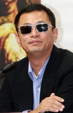 왕가위(왕자웨이/Wong Karwai/영화감독)
홍콩 언론에 따르면 지난 8일 개봉한 일대종사는 개봉 12일째인 20일 홍콩에서만 1489만 관객을 동원하며 2000만 돌파를 ...94), 중경상림(1994), 타락천사(1995), 해피투게더(1997년), 화양연화(2000) 등 독특한 내러티브 구성과 자신만의 뚜렷한 시각적 스타일을 담은 영화로 마니아군을 ...