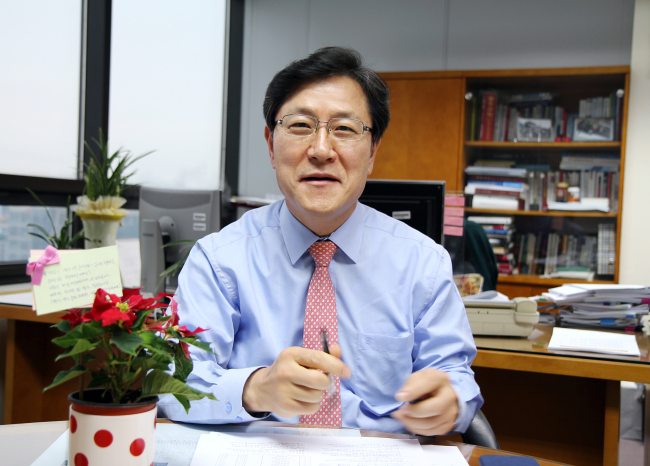 정주섭(금융인/우리투자증권 WM사업부 대표)
<금투업계 자산관리서비스 새틀 짠다-③>우리투자증권 정주섭 WM사업부 대표 “미래상품발굴단 상설화…新상품 개발 총력”