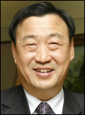 이희범(기업인/한국경영자총회협회장/STX중공업회장)
이희범 한국경영자총협회장은 23일 “새 정부는 무엇보다 노사관계의 대원칙인 노사자율 원칙이 훼손되지 않도록 지원해주길 당부한다”고 말했다. 이 회장은 이날 서울 조선호텔에서 열... 있다”고 했다.