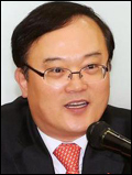 박철규(중소기업진흥공단 이사장)
박철규 중진공 이사장은 23일 “창업과 판로지원 기능을 강화하는 쪽으로 조직을 개편했다”며 “스마트제품 발굴을 늘려 중소기업 제품에 대한 소비자인식을 개선하고 판로를 지원하겠다”고 밝혔다.