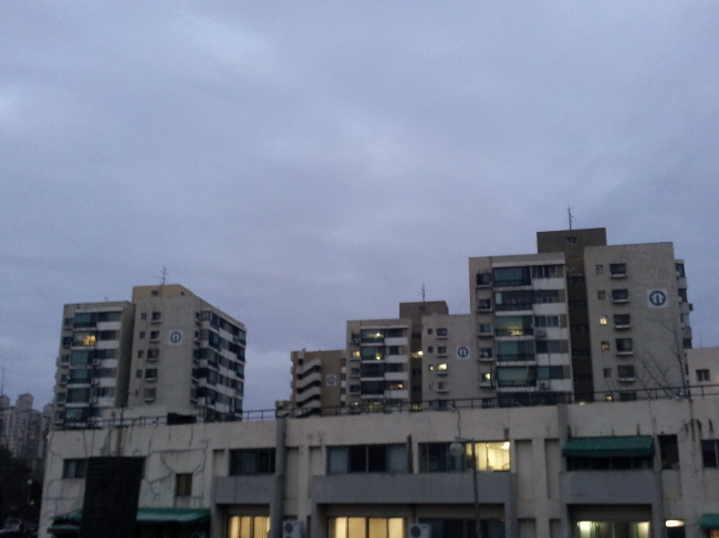 새해들어 재건축 사업승인 등 여러가지 호재가 맞물리면서 강남, 서초, 송파, 강동을 비롯한 강남권 일대 재건축 아파트를 중심으로 호가와 매매가격이 오르고 거래도 점차 활기를 띠는 등 부동산 회복 징후가 나타나고 있다.  [헤럴드경제 DB]