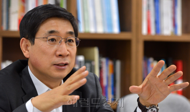 허남권(금융인/신영자산운용 본부장)
허남권 신영자산운용 본부장 “저금리 저성장 고세금 시대엔 주식이 답이다”