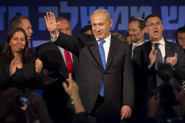 Israeli Prime Minister and Chairman of the Likud Party Benjamin Netanyahu waves to supporters at party headquarters in Tel Aviv on Wednesday.   AFP-Yonhap News
