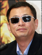 왕가위(왕자웨이/Wong Karwai/영화감독)
홍콩 언론에 따르면 지난 8일 개봉한 일대종사는 개봉 12일째인 20일 홍콩에서만 1489만 관객을 동원하며 2000만 돌파를 ...94), 중경상림(1994), 타락천사(1995), 해피투게더(1997년), 화양연화(2000) 등 독특한 내러티브 구성과 자신만의 뚜렷한 시각적 스타일을 담은 영화로 마니아군을 ...