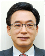 정수현(기업인/현대건설 사장)
지난해 극심한 건설 경기 침체와 글로벌 경쟁에도 불구하고 매출ㆍ영업이익ㆍ수주 등 모든 면에서 괄목할 만한 성적을 기록한 현대건설(정수현 사장)이 올해에는 ‘엔지니어링 기반의 글로벌 건설 리더’를 경영방침으로 설정하고 더 큰 도약에 나설 계획이다.