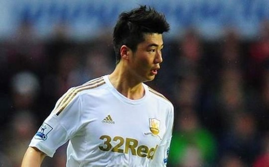 기성용(축구선수/스완지 시티AFC/MF)
기성용(24)의 스완지시티가 거함 첼시를 꺾고 창단 100년 만에 처음으로 컵대회 결승에 올랐다. 기성용은 경기 중 발목이 접질리는 부상을 했지만 풀타임 활약하며 팀의 결승행을 이끌었다.
사진=스완지시티 페이스북