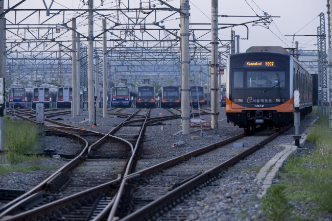 Line 1 subway trains waiting for operation. (Yonhap News)