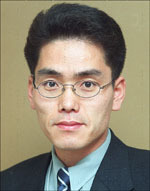 김대우(언론인)
2010년 환율전쟁의 데자뷰다. 이같은 선진국들의 양적완화는 한국·...더 타격이 클 것이라는 점이다. 수출기업의 경쟁력이 떨어지면 일자리 창출도 어려워진다. 글로벌 환율전쟁이라는 고래싸움에 새우등 터지게 된 한국 경제, 어떻게 대응해야 위기를 무사히...