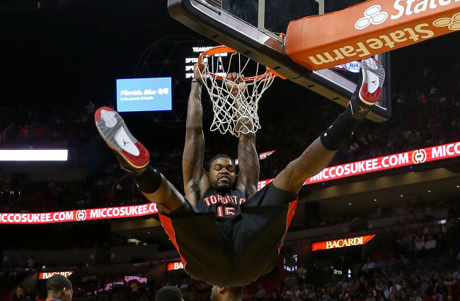 Amir Johnson of the Toronto Raptors dunks against the Miami Heat on Wednesday.   AFP-Yonhap News