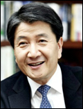 김창수(기업인/삼성화재사장)
이날 행사에서는 김창수(사진) 삼성화재 사장을 비롯해 경영진과 평사원 대표, 애니카서비스 대표가 고객서비스헌장에 서명하고 ‘고객중심경영’ 실천을 다짐했다.