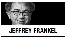 제프리 플랭클(Jeffrey Frankel/교수)
CAMBRIDGE ― At the start of 2013, the eurozone’s “fiscal compact” entered into force, owing to its ratification on Dec. 21 by a 12th country, Finland, a year after German Chancellor Angela Merkel prodded eurozone leaders into agreement.