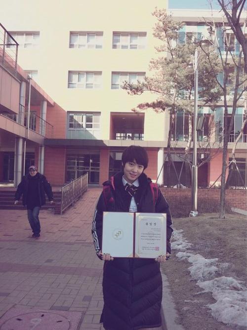 효영(류효영/가수/파이브돌스)
그룹 파이브돌스의 류효영이 출연 중인 드라마 촬영장에서 찍은 사진을 올렸다.