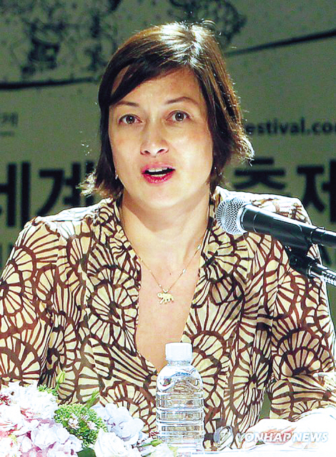 박칼린(청년특위문화위원/음악감독)
A familiar face among the members of the committee is Kolleen Park, a Korean American musical director and TV personality. Park, 46, first made her name as the sound director of the hit musical “The Last Empress” in 1995.