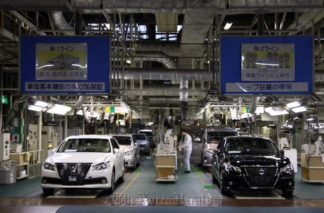 Toyota Motor Corp. Crown sedans undergo inspection at the company’s Motomachi plant in Toyota City, Aichi Prefecture, Japan, Thursday.   Bloomberg