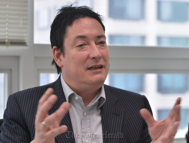 데이비드 홀틈_이지스미디어대표<br />이상섭 기자. babtoong@heraldcorp.com 2013.01.17
David Holtham, chief executive of Aegis Media North Asia.   Lee Sang-sub/The Korea Herald
David Holtham, chief executive of Aegis Media North Asia.   Lee Sang-sub/The Korea Herald