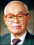 손열호(TTC동양 회장/기업인)
TCC동양은 손열호 명예회장이 지난 27일 향년 93세로 별세했다고 28일 밝혔다. 손열호 TCC동양 명예회장은 ‘대한민국 석판사업의 개척자’로 불리는, 50여년이 넘는 국내 철강산업의 산증인이자 원로이다.