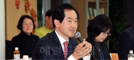안병용(기초단체장/시장)
의정부시(시장 안병용·사진)는 경기북부 최초 여성친화도시로 지정됨에 따라 여성가족부와 여성친화도시조성 협약을 체결할 예정이라고 28일 밝혔다.