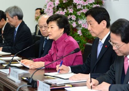 박근혜 당선인이 이명박 대통령의 특별사면과 관련하여 반대 입장을 표명했다. (연합뉴스)