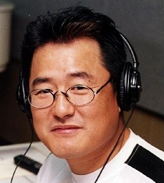 권인하(가수)
경찰관 등을 폭행한 혐의로 불구속 입건됐다. 서울 영등포경찰서는 택시기사 A(56) 씨를 폭행하고, 이에 출동한 경찰관 2... 따르면 권 씨는 지난 28일 밤 10시20분께 서울 여의도동 올림픽대로에서 택시기사를 폭행하고, 출동한 신길지구대 소속 B 경위 등 2명의 경찰관 역시 폭행한 혐의를 받고 있다.