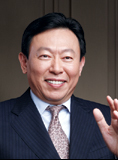 신동빈(기업인/롯데그룹회장)
신동빈 롯데그룹 회장의 ‘독서경영’이 화제다. 신 회장은 31일 롯데 전 계열사의 팀장급 직원 2000여명에게 혁신 관련 서적인 ‘리버스 이노베이션’을 선물로 줄 예정이라고 롯데그룹이 29일 밝혔다.