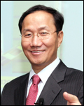 조수인(기업인/삼성모바일디스플레이사장)
이번 인수는 또 지난 연말 의료기기사업부의 확대 개편 이후 첫 작품이라는 점에서 의료사업 광폭 행보의 신호탄이라는 분석도 나온다. 특히 이번 인수는 의료기기 신성장사업 확장의 책임을 맡아 ‘미스터(Mr) 디스플레이’에서 ‘Mr 의료’로 변신한 조수인<사진> 사장이 주도하고 있다는 점에서 주목된다.