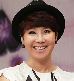 박혜경(가수)
“앞으로는 산이든 물이든 바다든, 노래할 수 있는 곳이라면 어디든 찾아갈 생각이에요. 노래는 제게 살아 숨쉬는 산소통 같은 거예요.”