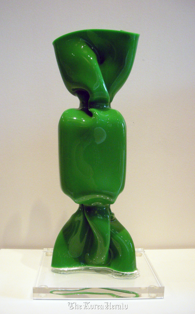 “Petits Bonbons Wrapping Vert.”   Opera Gallery