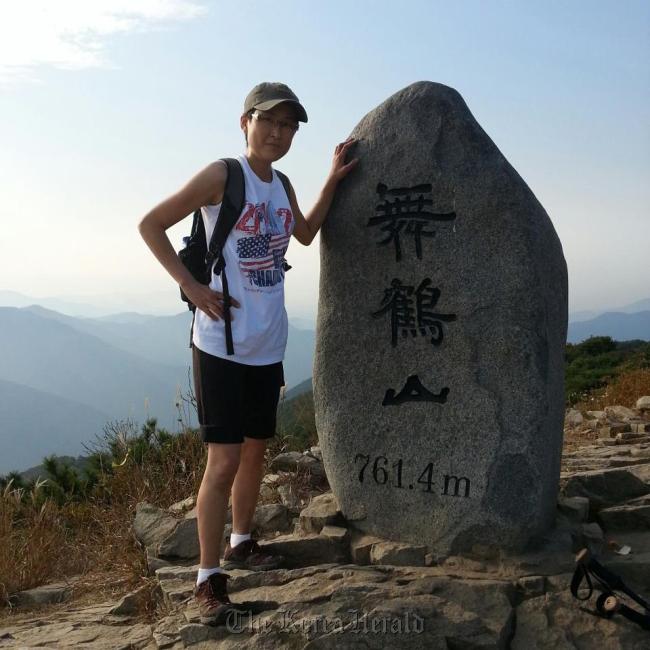 Karabeth Burton
An English teacher at a public school in Changwon, South Gyeongsang Province, is fighting for her life after a motorcycle hit her while she was volunteering at an orphanage in India.