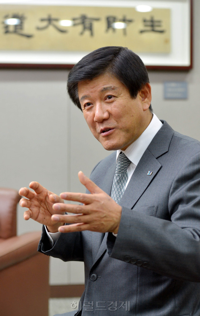 조준희 기업은행장<br />김명섭 기자 msiron@heraldcorp.com
조준희 기업은행장
김명섭 기자 msiron@heraldcorp.com
조준희 기업은행장
김명섭 기자 msiron@heraldcorp.com