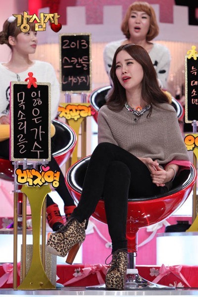 백지영(가수)
가수 백지영이 후배 서인영과 불화설에 대해 해명했다. 백지영은 최근 진행된 SBS ‘강심장’ 녹화에 출연해 서인영과의 불화설에 대한 진실을 밝혔다.