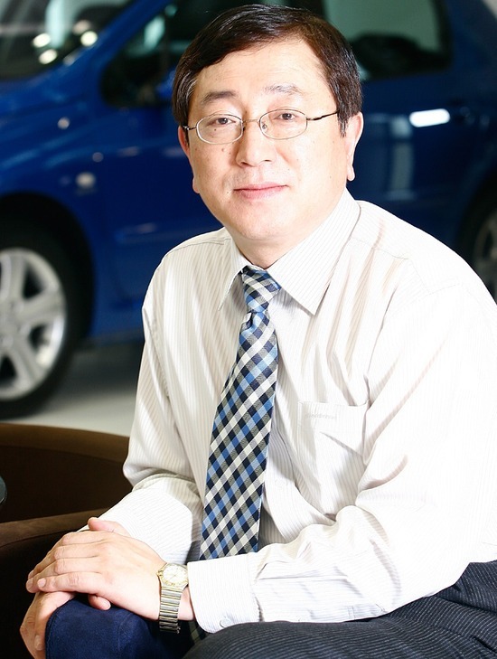 송승철(기업인/한불모터스사장)
The president of Hanbul Motors, the Korean importer of Peugeot and Citroen brands, on Tuesday harshly criticized the heated dealer competition among import carmakers, especially the top sellers BMW and Mercedes-Benz.