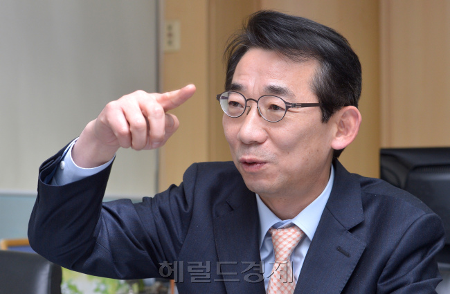 김군호 에프엔가이드 대표. 박현구 기자phko@heraldcorp.com 2013.01.29
김군호 에프엔가이드 대표. 박현구 기자phko@heraldcorp.com 2013.01.29
김군호 에프엔가이드 대표. 박현구 기자phko@heraldcorp.com 2013.01.29