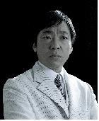 카가와 테루유키(かがわてるゆき/배우)
이런 키요히코를 연기하는 무뚝뚝한 옆집 아저씨같은 일본 배우 카가와 테루유키(48ㆍ香川照之)를 지난 30일 장충동 국립극장에서 만났다. 차승원, 쿠사나기 츠요시, 히로스에 료코와 함께 출연하는 연극 ‘나에게 불의 전차를’은 일제강점기인 1924년 조선이 배경이다.