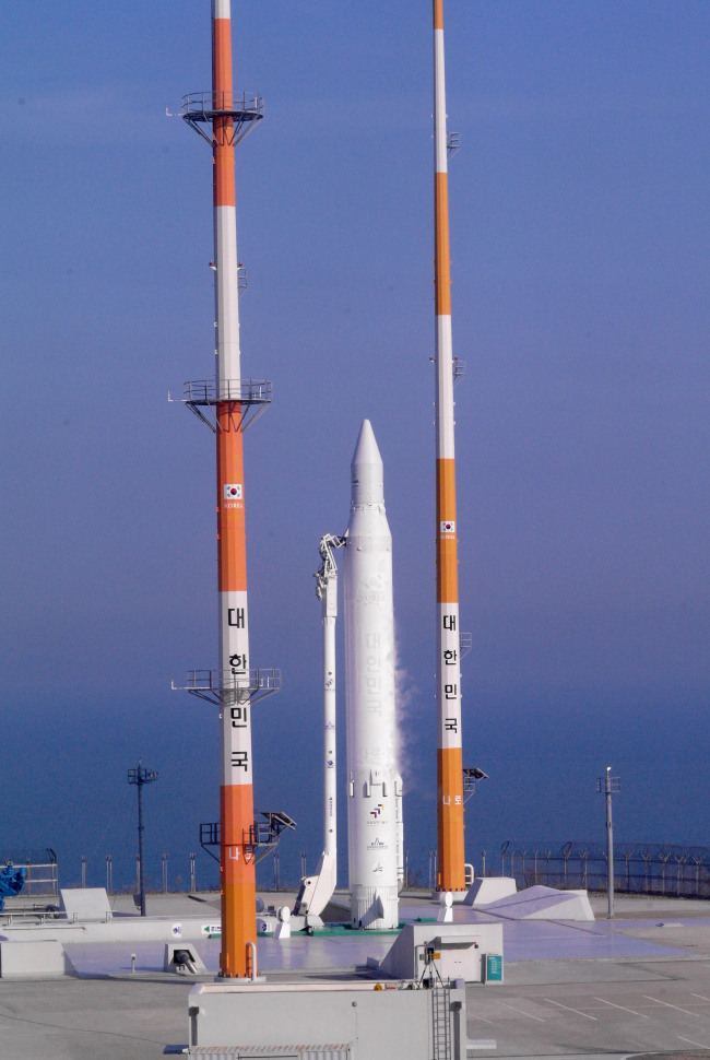 Korea’s space launch vehicle Naro-1 stands on the launch pad.  Yonhap News