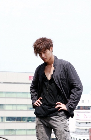 김현중(배우)
드라마 ‘도시정벌’ 제작사 측이 최근 KBS 편성불발을 두고 “정치적인 이유”라고 주장하고 나섰다. 반면 KBS 측은 “사실무근”이라는 입장이다. ‘도시정발’ 제작사 미디어백은...교체, 대본 집필 및 수정, 일부 배우 교체 등 막대한 제작비를 감내하면서도 슈퍼 갑의 의견을 수용할 수밖에 없었다