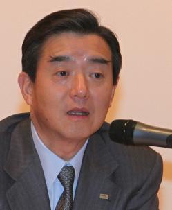 김윤(기업인/삼양그룹회장)
이날 행사는 신입사원들과 CEO가 격의 없는 대화를 나누고, 회사생활을 시작하는 신입사원들을 환영하고 격려하기 위해 마련됐다. 김 회장은 매년 신입사원들과 ‘CEO와의 대화’를 통해 젊은 인재들의 창의력과 감각을 수용하고 있다