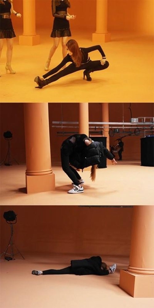 현아(문현아/가수/나인뮤지스),경리(박경리/가수/나인뮤지스)
나인뮤지스 뮤비 촬영장 사진이 공개돼 화제다.
최근 소속사 스타제국은 공식 트위터를 통해서 나인뮤지스의 뮤직비디오 촬영 현장 비하인드컷을 공개했다.
